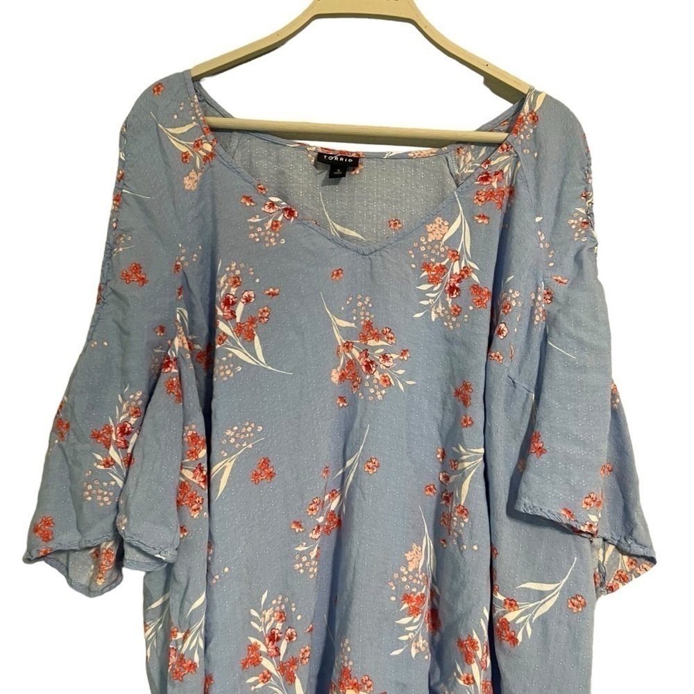 Torrid floral blue blouse 3x - Picture 2 of 8